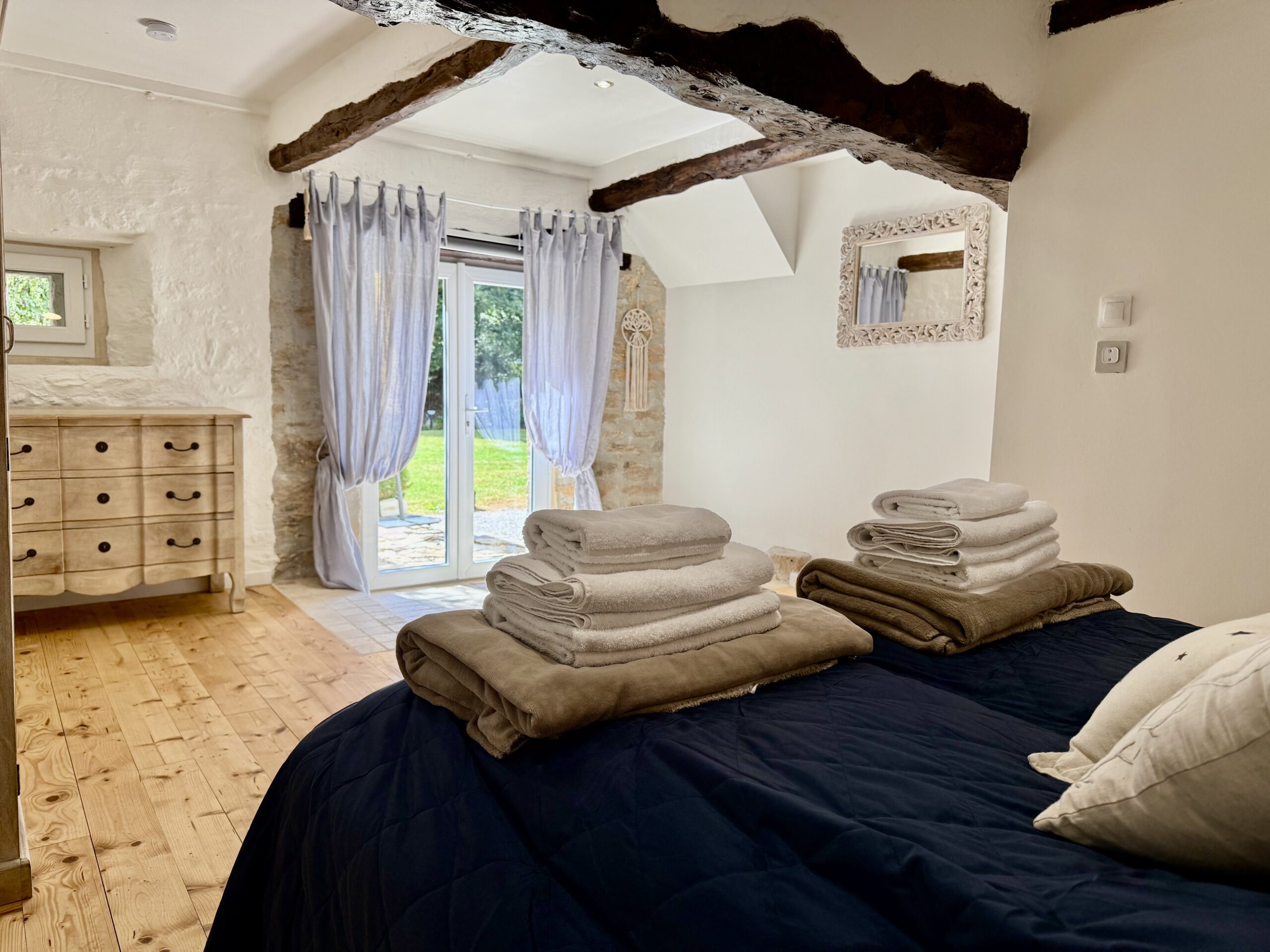 Blick vom Bett in den Garten
